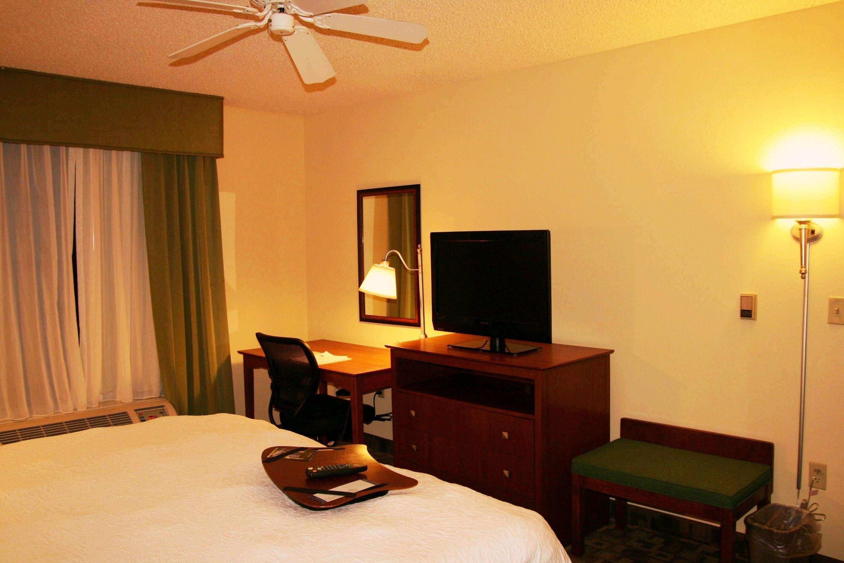 Hampton Inn & Suites Kansas City-Merriam Exteriér fotografie